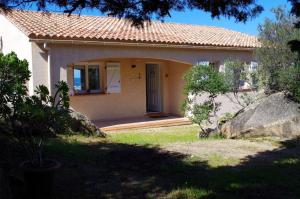 Maisons de vacances Maison de 3 chambres a Sartene a 400 m de la plage avec vue sur la mer jardin amenage et wifi : photos des chambres