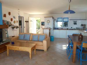 Maisons de vacances Maison de 3 chambres a Sartene a 400 m de la plage avec vue sur la mer jardin amenage et wifi : photos des chambres