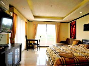 Large Corner Studio Condo Jomtien - Sleeps 2