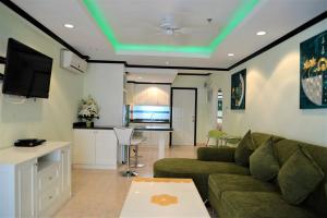 Beachfront 1 Bed Condo Jomtien - Sleeps 2