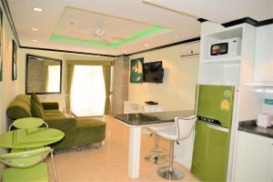 Beachfront 1 Bed Condo Jomtien - Sleeps 2