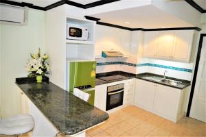 Beachfront 1 Bed Condo Jomtien - Sleeps 2