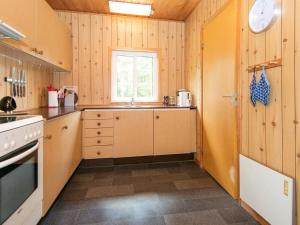 Tranquil Cottage near Kvie Lake-By Traum