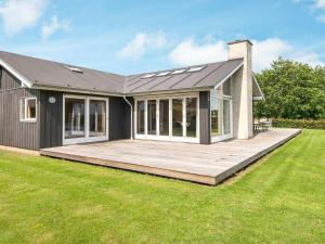 8 person holiday home in Juelsminde-By Traum