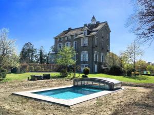 Luxury Manor with Swimming Pool in Nassogne