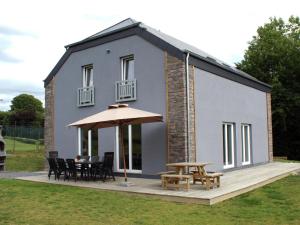 Modern Holiday Home in Nadrin with Sauna