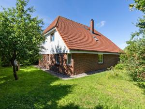 Modern Holiday Home in Bastorf near Baltic Sea