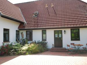 Landhaus mit Schwimmbad in Dargun