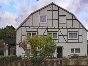 Cozy Apartment in Marsberg Sauerland with Lawn