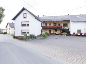 Beautiful Apartment on a Farm with Terrace in Loogh