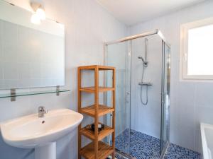 Villas Holiday villa with aircon bubble bath private swimming pool playground and more : photos des chambres