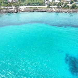 Room in Apartment - Green Sea Villa Helen Inn located at Kilometer 4 Circunvalar