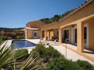 Villas Adorable Villa with in Roquebrun Swimming Pool : photos des chambres