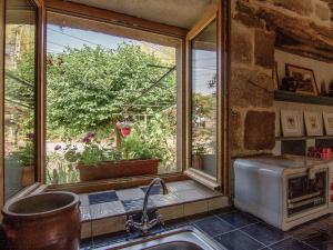 Maisons de vacances Comfortable g te with swimming pool : photos des chambres