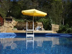 Maisons de vacances Pretty Chalet in Beaulieu France With Private Swimming Pool : photos des chambres