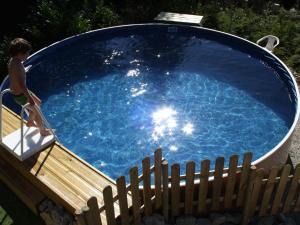 Maisons de vacances Pretty Chalet in Beaulieu France With Private Swimming Pool : photos des chambres