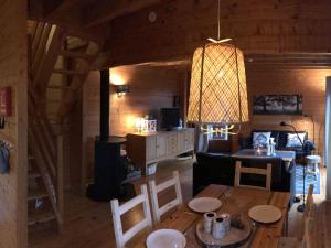 Maisons de vacances Pretty chalet in Beaulieu with private pool : photos des chambres