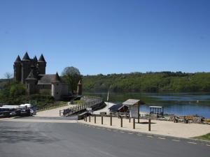 Maisons de vacances Pretty chalet in Beaulieu with private pool : photos des chambres