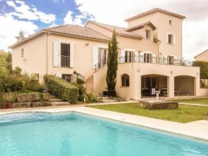 Spacious Villa in Rouzede France with private pool