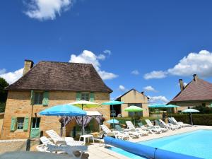 Maisons de vacances Modern Holiday Home with Swimming Pool nearby Sarlat : Maison de Vacances 3 Chambres 