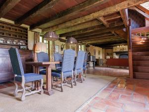 Maisons de vacances Charming Estate Dordogne with Pool : photos des chambres