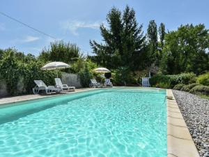 Maisons de vacances lovely holiday home in Loubejac with private pool : photos des chambres