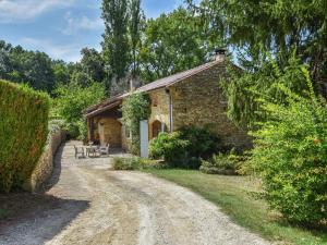 Maisons de vacances lovely holiday home in Loubejac with private pool : photos des chambres