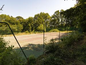 Maisons de vacances Very spacious cottage with a separate guest house on a medieval domain : photos des chambres