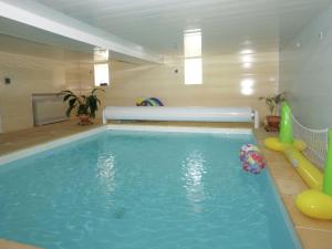 Maisons de vacances Peaceful Holiday Home in Vignol with Heated Swimming Pool : photos des chambres