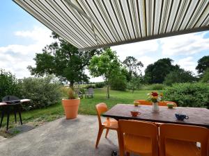 Maisons de vacances Comfy holiday home in Crux La Ville with fenced garden : photos des chambres