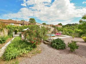 Maisons de vacances Cozy Holiday Home in F lines Minervois with Swimming Pool : photos des chambres