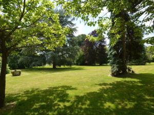 Maisons de vacances Beautiful secluded and quiet house in Champvert with pond : photos des chambres