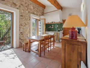 Maisons de vacances Welcoming Holiday Home in Tautavel with Balcony : photos des chambres