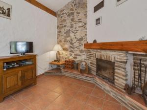 Maisons de vacances Welcoming Holiday Home in Tautavel with Balcony : photos des chambres