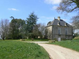 Maisons de vacances Alluring Holiday Home in Valognes with Garden : photos des chambres