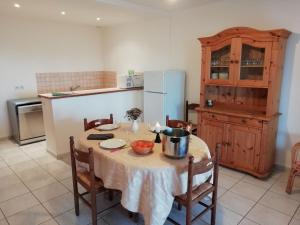Maisons de vacances Holiday home with swimming pool : photos des chambres