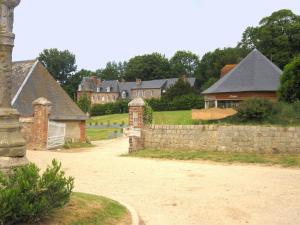 Classic Cottage in Le Bourg-Dun with Garden