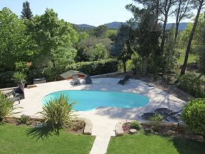 Villas Lush villa in Bagnols en Foret with private pool : photos des chambres