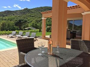 Maisons de vacances Holiday Home in Le Plan de la Tour with Pool : photos des chambres