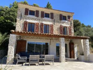 Maisons de vacances Beautiful Provencal villa with guest house and private pool panoramic view : photos des chambres