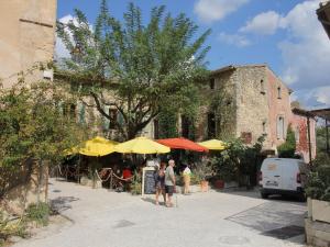 Maisons de vacances Countryside Cottage with above ground pool peaceful surroundings : photos des chambres