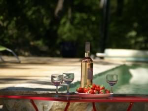 Villas Romantic holiday home in Flayosc with private swimming pool and in the forest : photos des chambres