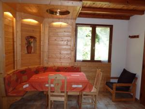 Chalets Quaint Chalet in Ventron with Roofed Terrace : photos des chambres