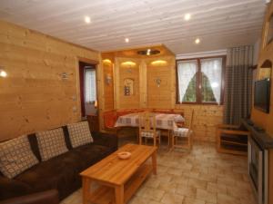 Chalets Quaint Chalet in Ventron with Roofed Terrace : photos des chambres