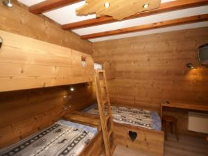 Chalets Quaint Chalet in Ventron with Roofed Terrace : photos des chambres