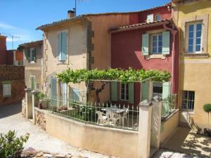 Vintage Holiday Home in Provence with Terrace