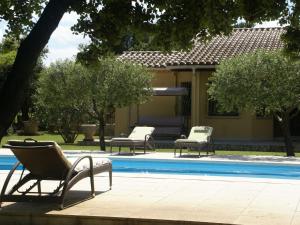 Villas Stunning Villa in Sorgues with Swimming Pool : photos des chambres