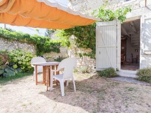 Maisons de vacances Romantic holiday home in Sossais with fenced garden : photos des chambres