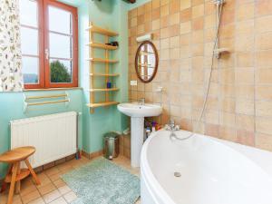 Maisons de vacances Superb holiday home with pool in Diges : photos des chambres