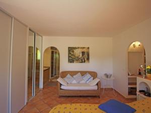 Villas Gorgeous Villa in Bagnols en For t : photos des chambres